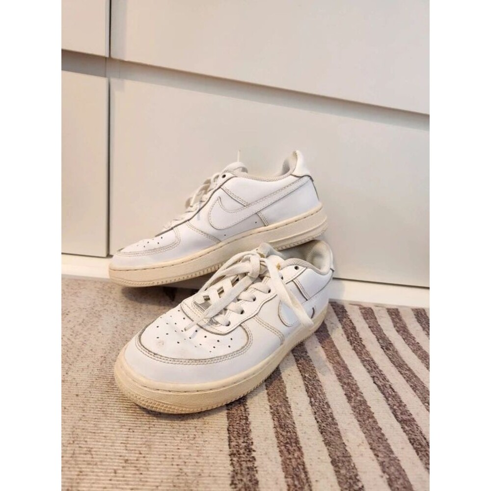 Nike Air Force 1 LE Triple White GS Size 5.5Y